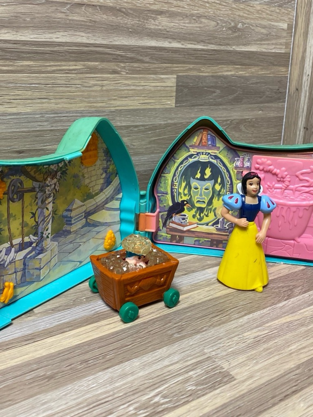 Disney Snow White Playset vintage Snow White and the seven dwarfs